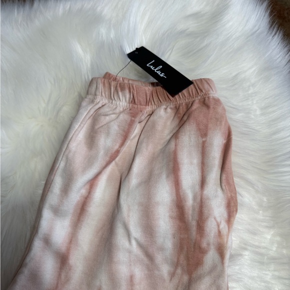 Lulu's Women's Sweatshirt and matching joggers - Picture 5 of 10